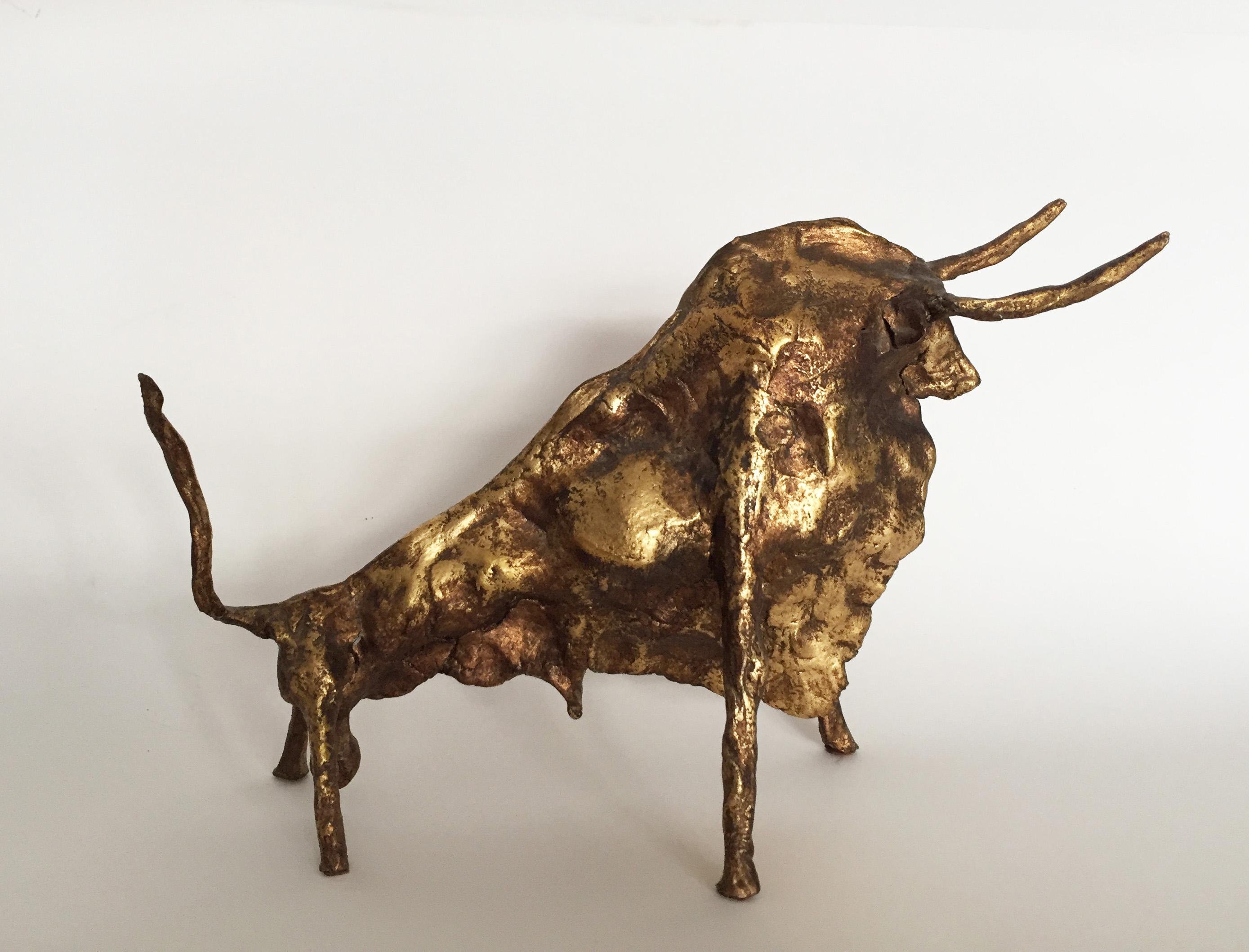 04 Bull, Gold leaf gilded clay, cm 25.0x9.0x11.5, 1968