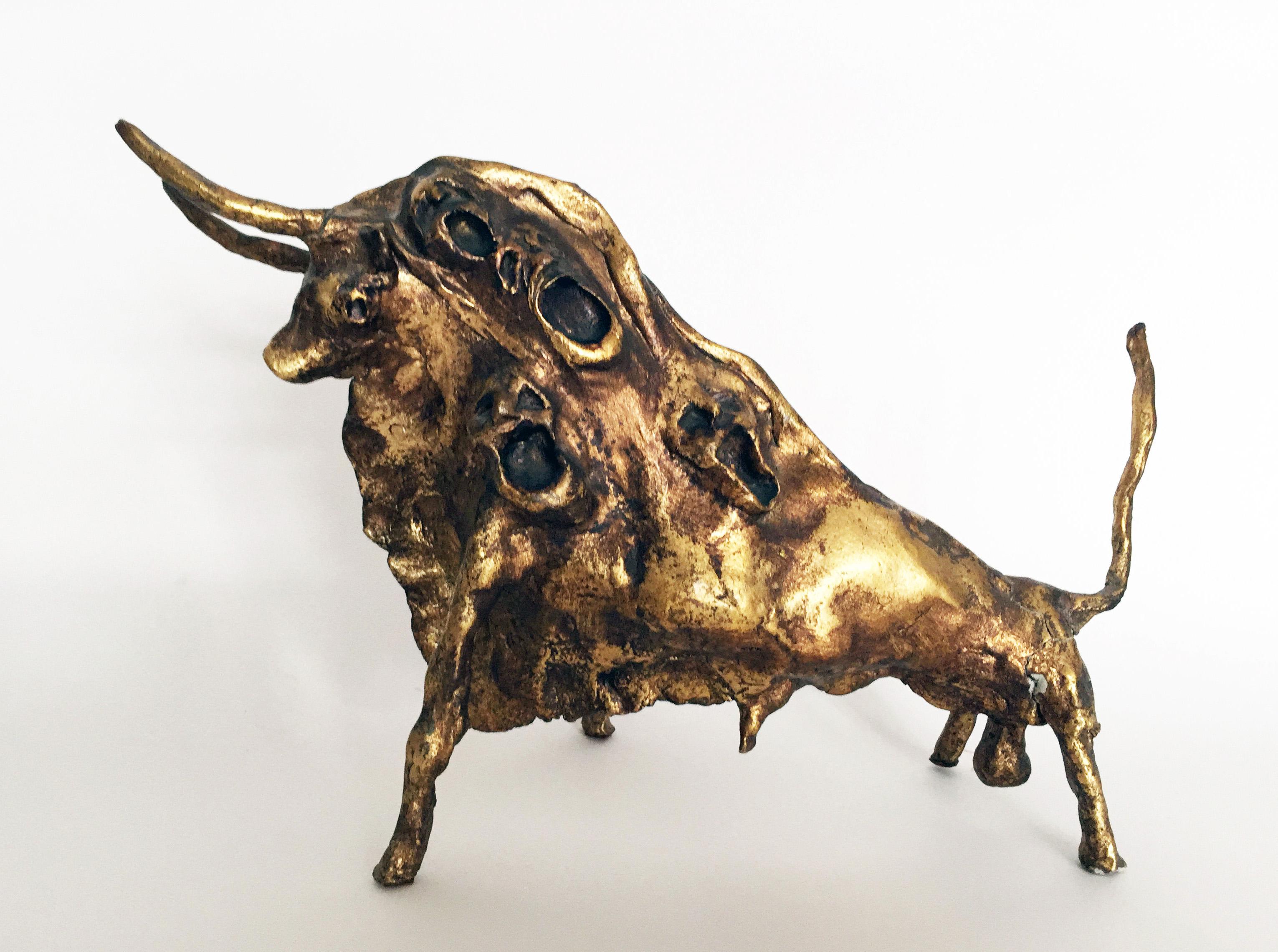 05 Bull, Gold leaf gilded clay, cm 25.0x9.0x11.5, La Protesta, 1968 